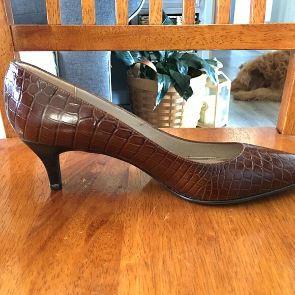 Talbots Pumps Size 10 M Brown Leather Crocodile-embossed Heels Pumps. - Picture 3 of 6